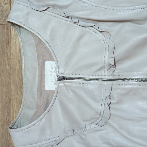 Hinge Designed in Seattle Taupe buttery soft leather jacket ruffle trim sz L - Picture 8 of 13